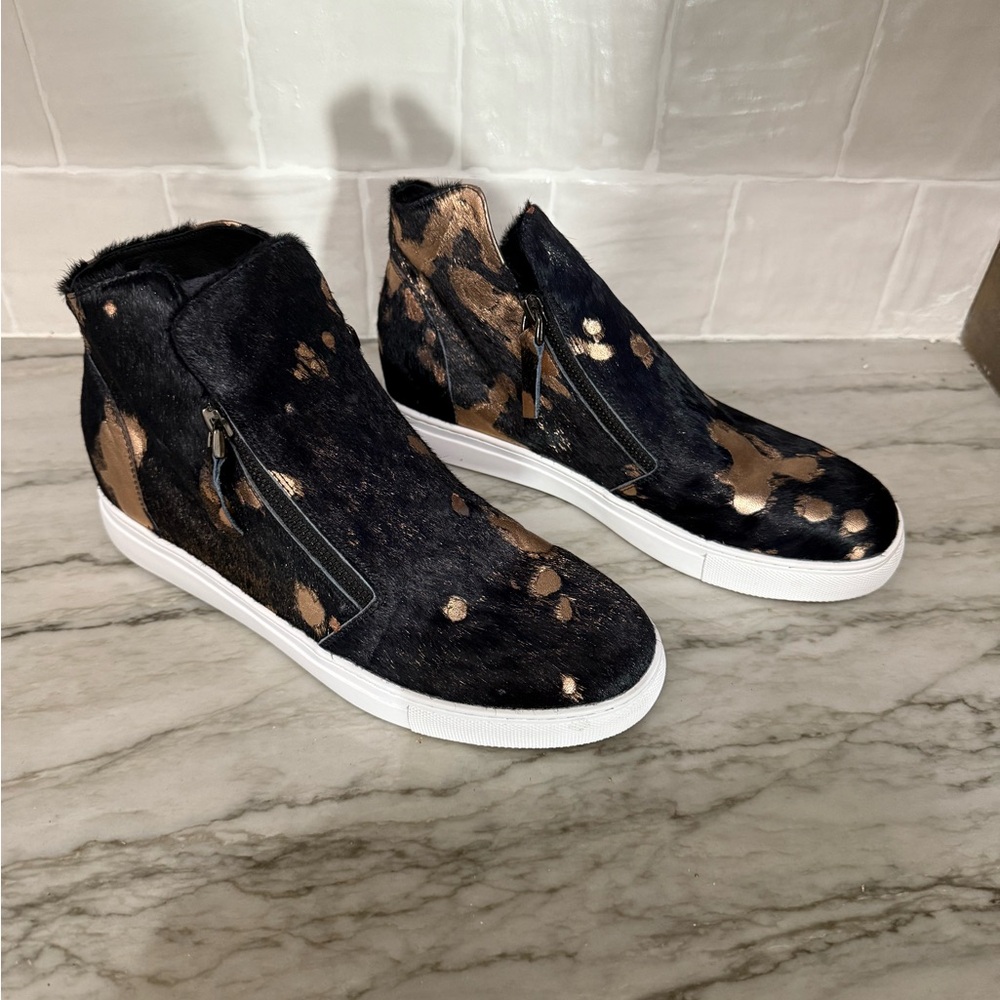 All Black Brand - High-Top Sneakers with Camouflage Pattern